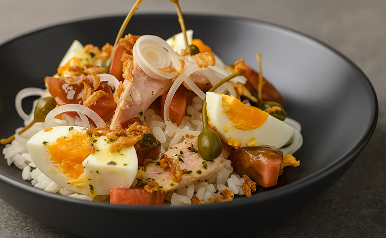 ensalada de arroz con atún