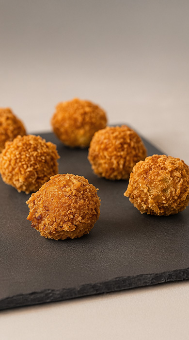 Croquetas de langostinos y ajos tiernos
