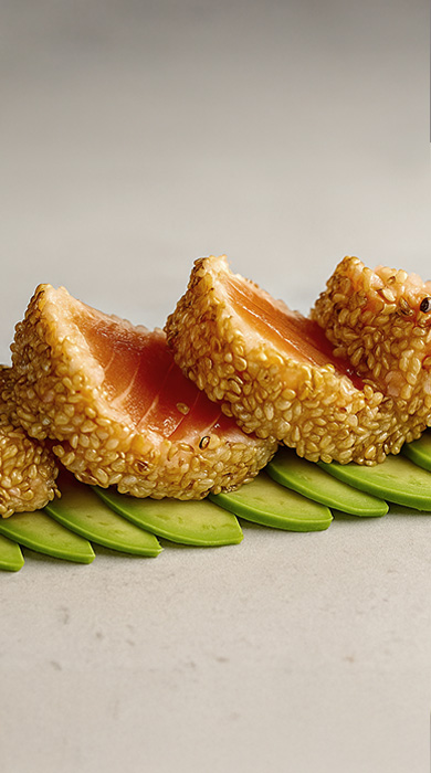 Tataki de salmón con aguacate